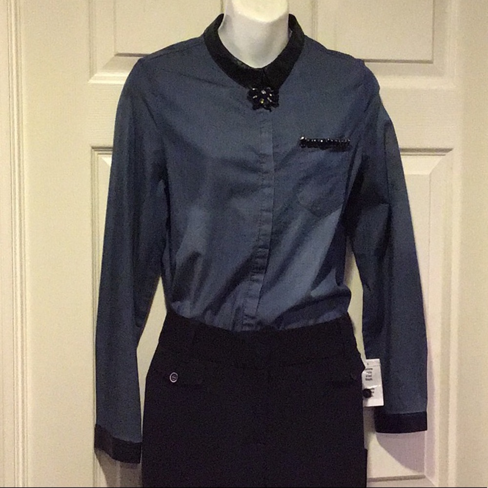 ⬇️Price Drop⬇️NWOT Blue jean blouse with black beade…